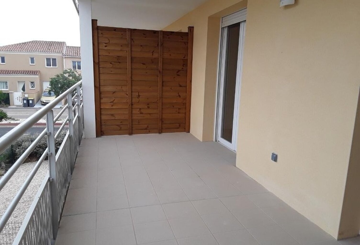 Opportunité à Théza – T2 avec grand balcon et parking — photo 1
