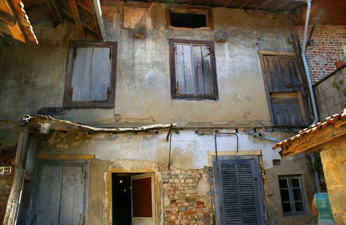 Dpt Ain (01), à vendre SAINT JULIEN SUR REYSSOUZE immeuble — photo 2