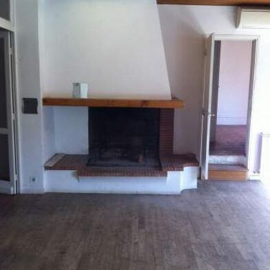 Maison 6 pièces 1200 €