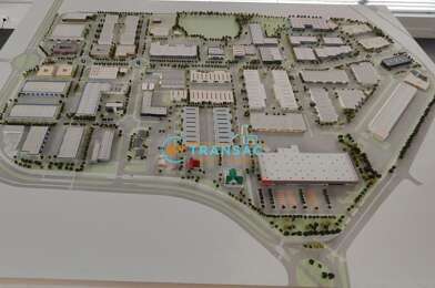 Local industriel  4675 €