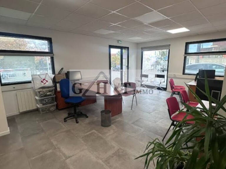 LOCAL COMMERCIAL - BUREAUX A LOUER VILLENEUVE LE ROI — photo 1