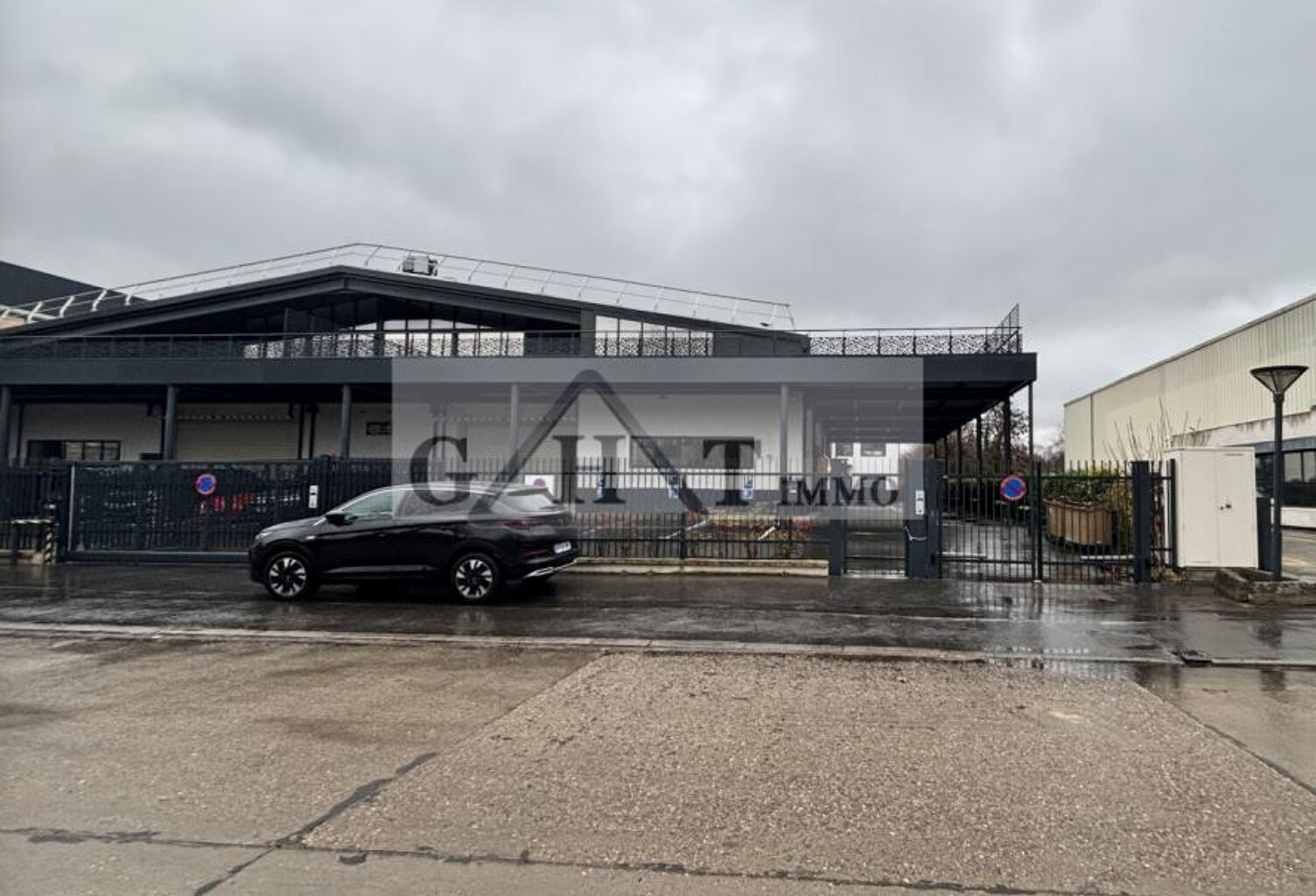 Entrepôt Bureaux A louer — photo 1