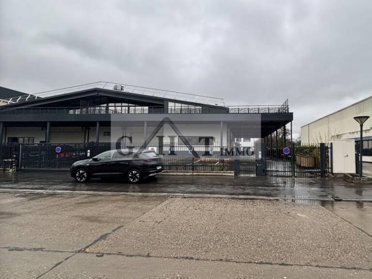 Entrepôt Bureaux A louer — photo 1