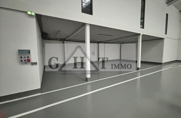 Entrepôt Bureaux A louer — photo 4