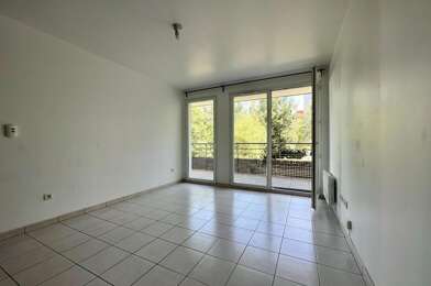Appartement 3 pièces 910 €
