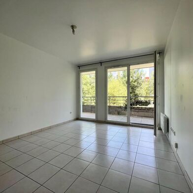 Appartement 3 pièces 910 €