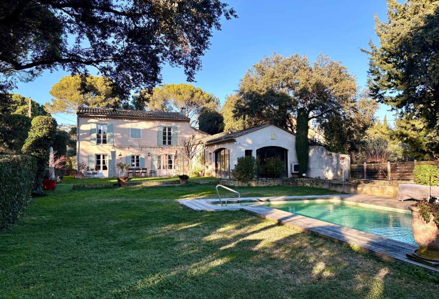 Maison À Vendre 8 pièces 210 m² avec piscine — photo 1