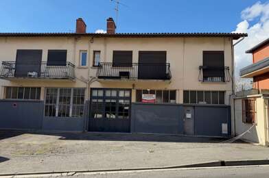 Local industriel  1900 €