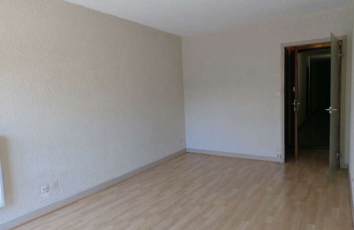À vendre – Studio de 27 m² avec parking, idéalement situé à Limoges vendu loué! — photo 3
