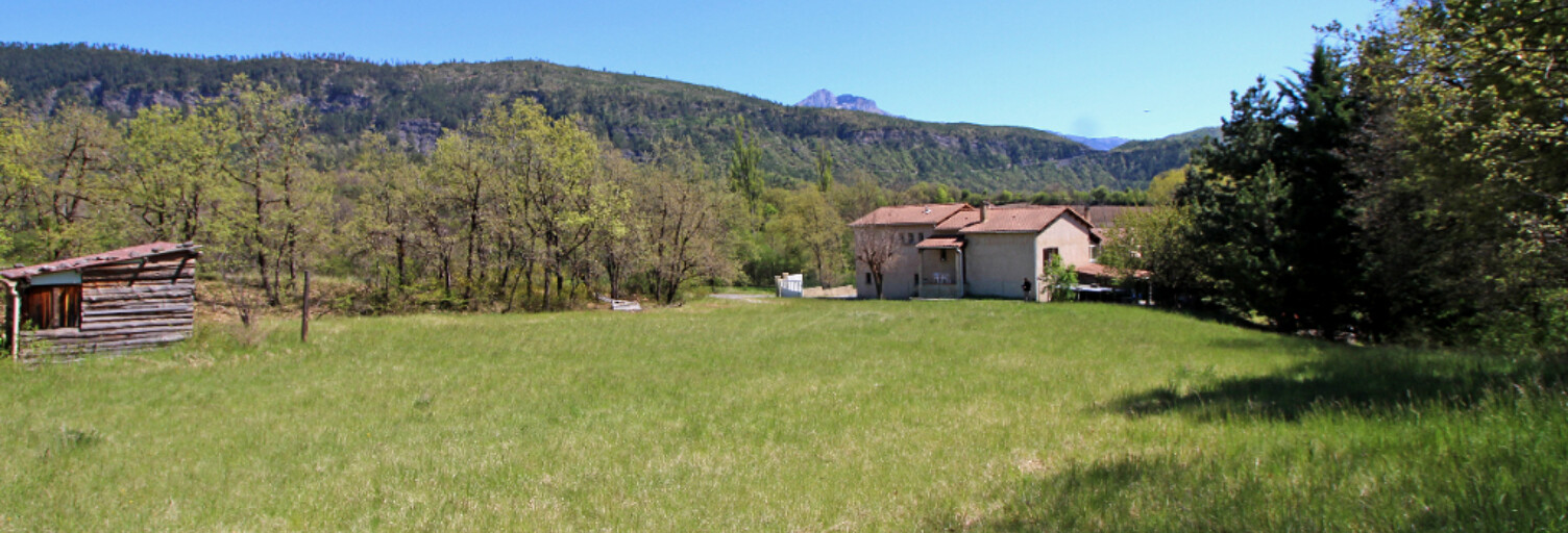 Terrain  877 m² à vendre à Le Brusquet (04420)
