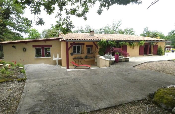 Maison Chourgnac 9 pièce(s) 260 m2 — photo 2