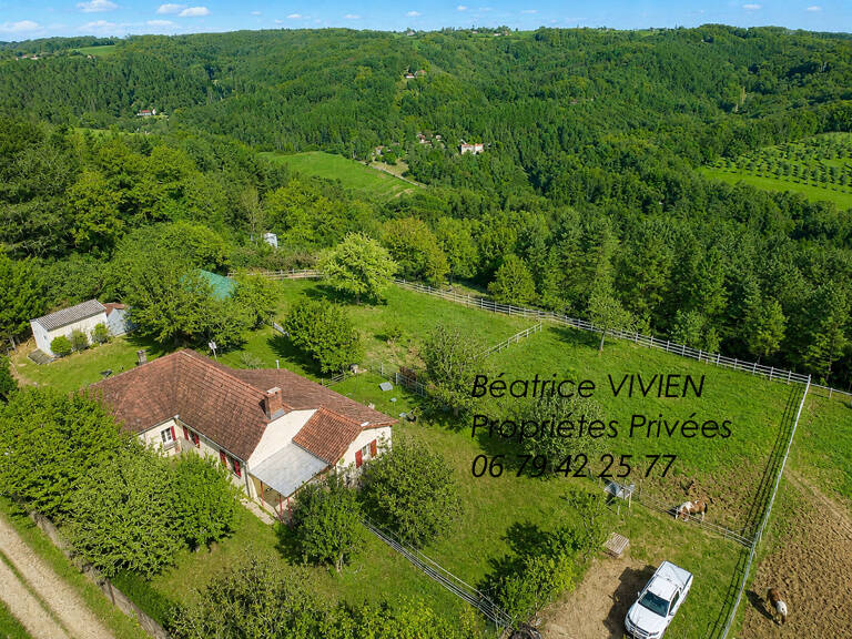 PLAZAC: BELLE VUE ET CALME! - Maison avec gîte attenant. 3/4 chambres. Dépendance. Terrain constructible , Prés et bois environ 2,6 ha — photo 1