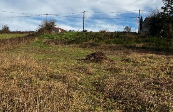 Terrain constructible de 2069 m² en campagne — photo 3