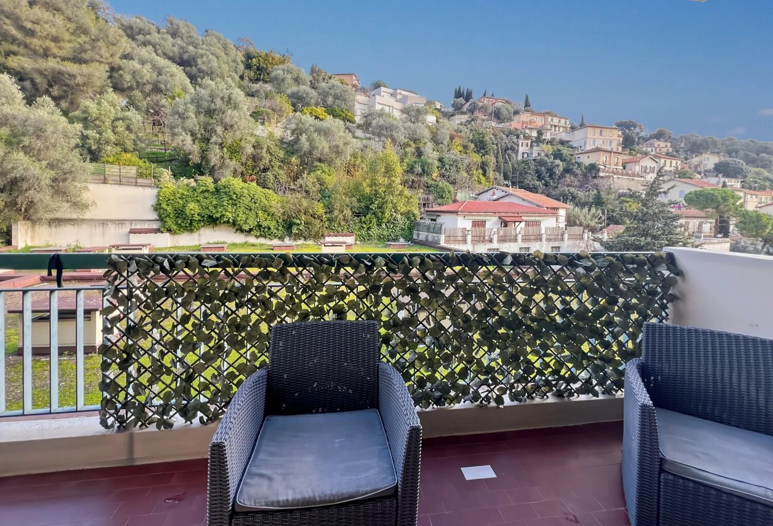Nice proche commodités – Calme absolu, terrasse verdoyante, clés en main — photo 1