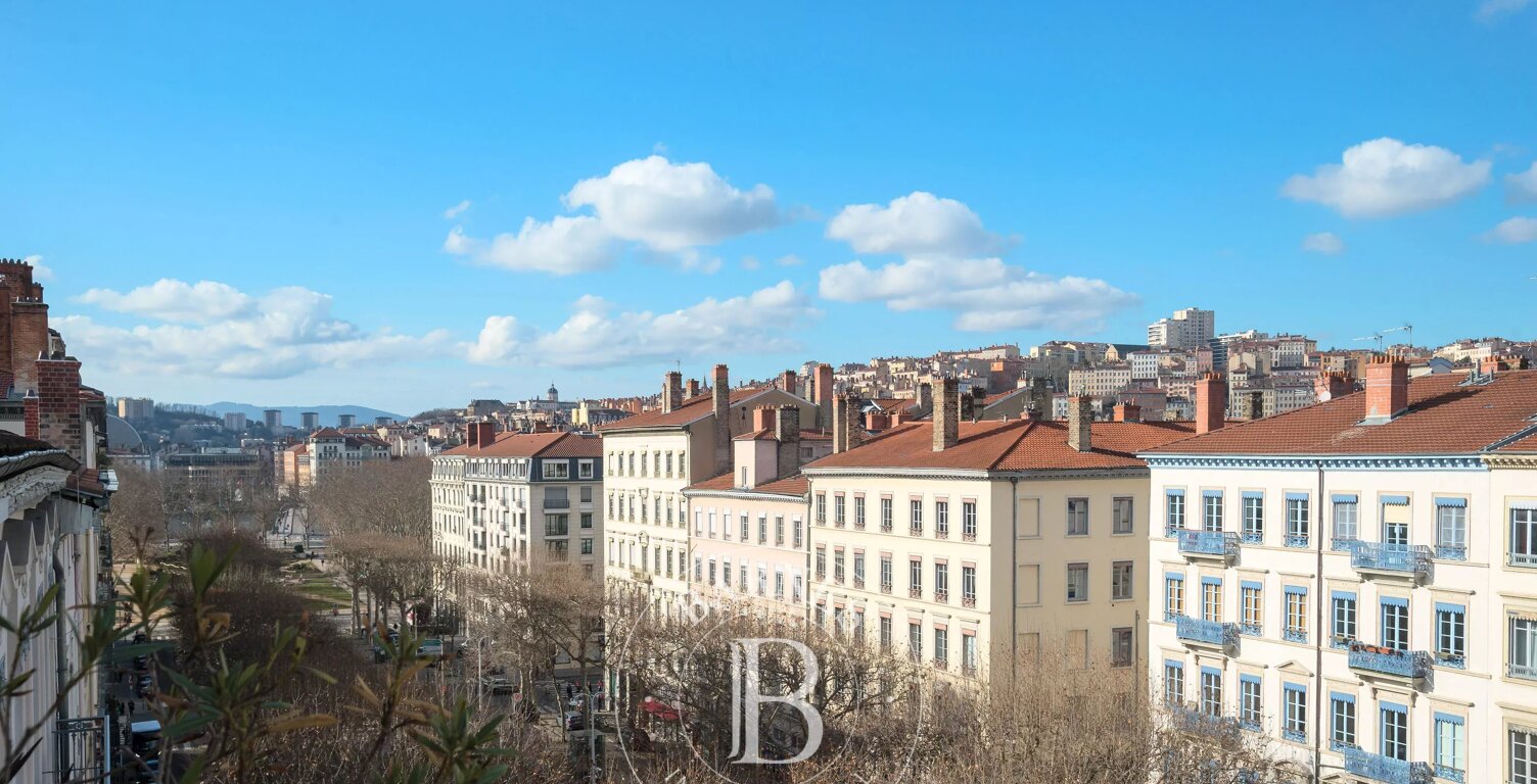 Lyon 6 - Appartement de 104,47 m² -Dernier étage avec balcon - 2 chambres / poss. 3 — photo 1
