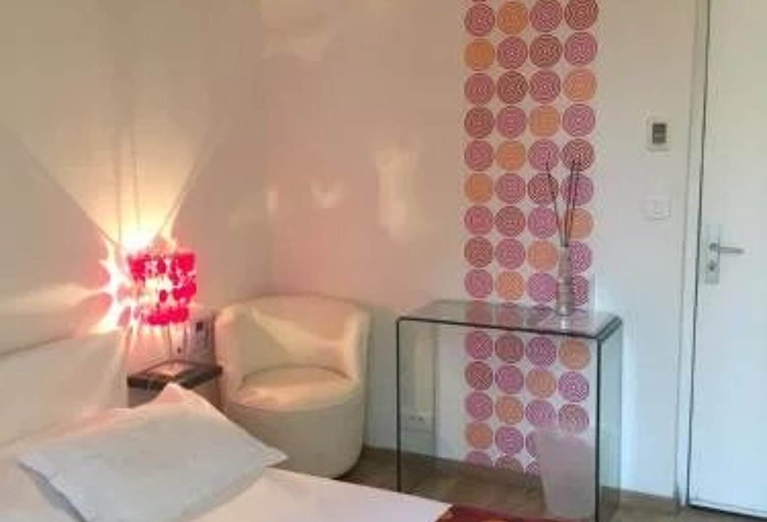 À Vendre : Murs Hôteliers Libres à Nice – — photo 1