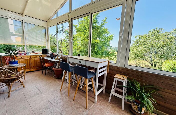 PROCHE COMMERCES 2 CH + 1 BUREAU VERANDA JARDIN VUE DEGAGÉE — photo 4