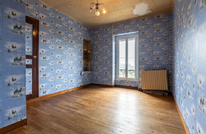 Ancienne école rénovée dans les années 80  130 m²  Terrain clos de 1 743 m² — photo 5