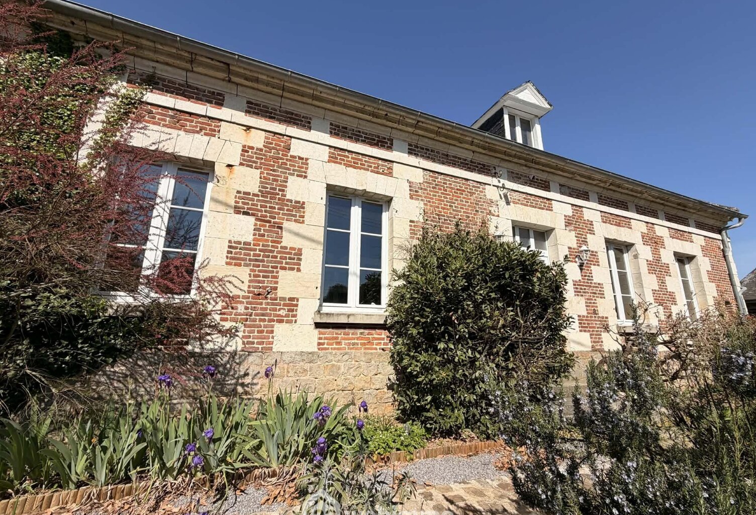 Maison - 226m² - La Ferté-Chevresis — photo 1