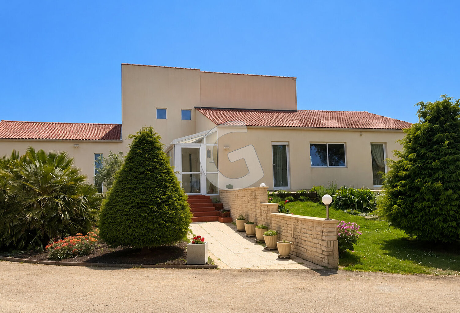 MAISON 5 PIECES 297M² A VENDRE LA JONCHERE — photo 1