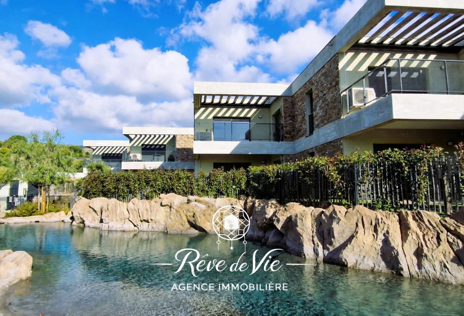 3 PIÈCES DANS UNE RÉSIDENCE PRISÉE AVEC PISCINE — photo 1