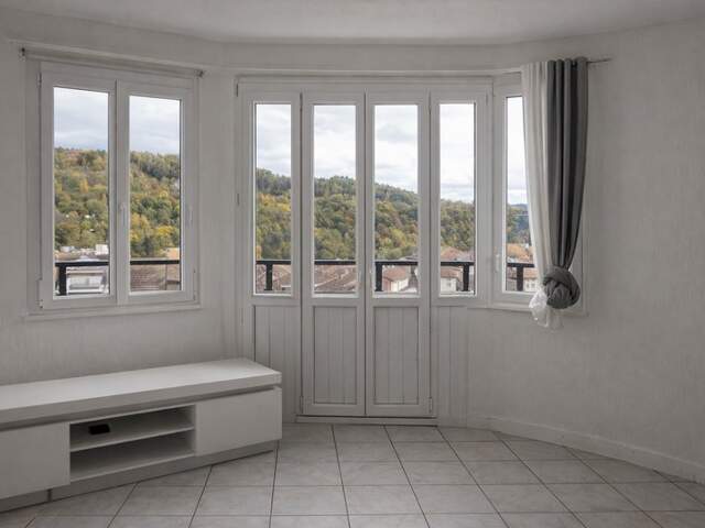 VALSERHÔNE – Appartement 5 pièces de 107,35 m² Carrez (119,20 m² au sol) – Centre-ville — photo du bien