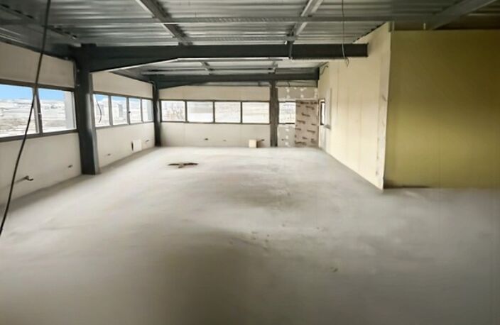 Local/bureau à louer DOMERAT (03) de 150 m2 situé dans la zone commerciale de chateauguay — photo 3