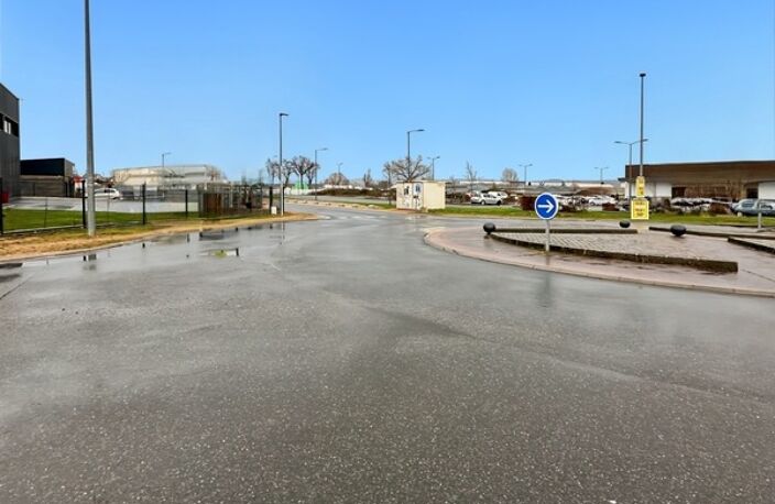 Local/bureau à louer DOMERAT (03) de 150 m2 situé dans la zone commerciale de chateauguay — photo 4