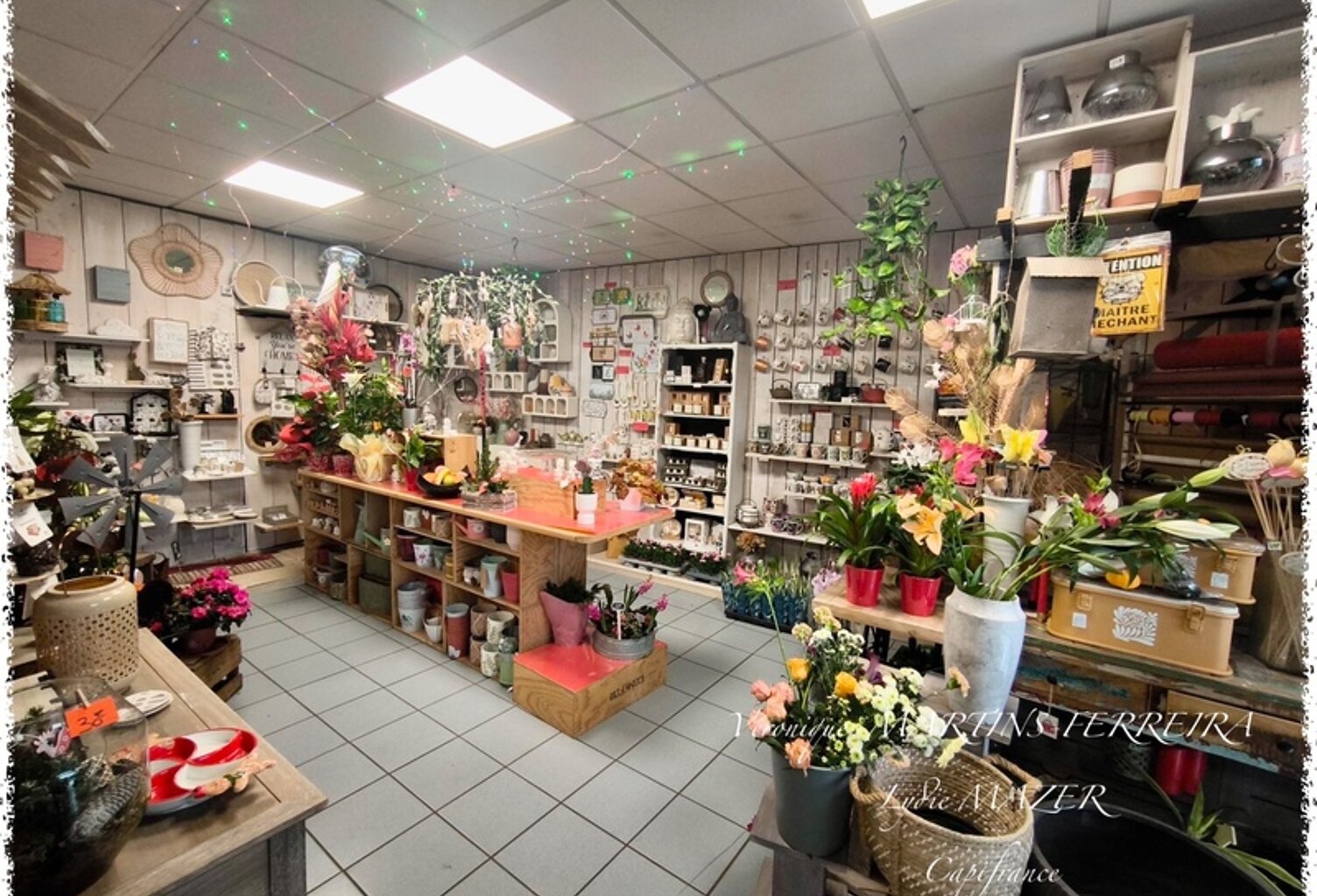 À VENDRE – Fonds de commerce Fleurs / Loto / Presse avec appartement – Emplacement n°1 – Nérondes — photo 1