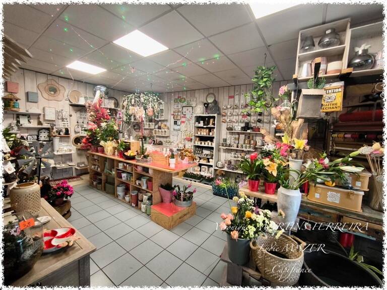 À VENDRE – Fonds de commerce Fleurs / Loto / Presse avec appartement – Emplacement n°1 – Nérondes — photo 1