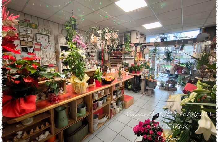 À VENDRE – Fonds de commerce Fleurs / Loto / Presse avec appartement – Emplacement n°1 – Nérondes — photo 2