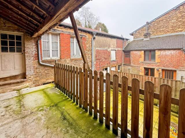 Maison mitoyenne T6 avec cour, dépendance et jardin — photo du bien