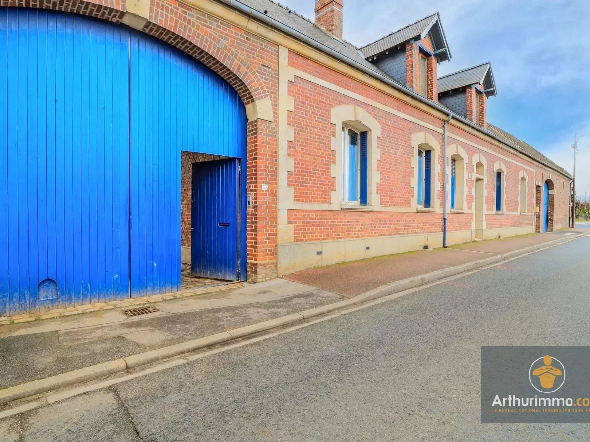 Immeuble 11 pièces 325 m² · à Ribécourt-Dreslincourt · 325 m² · 355 000 €