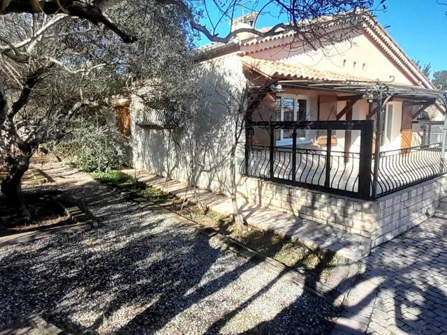 Rare à la vente maison plain pied proche tous commerce au calme — photo du bien