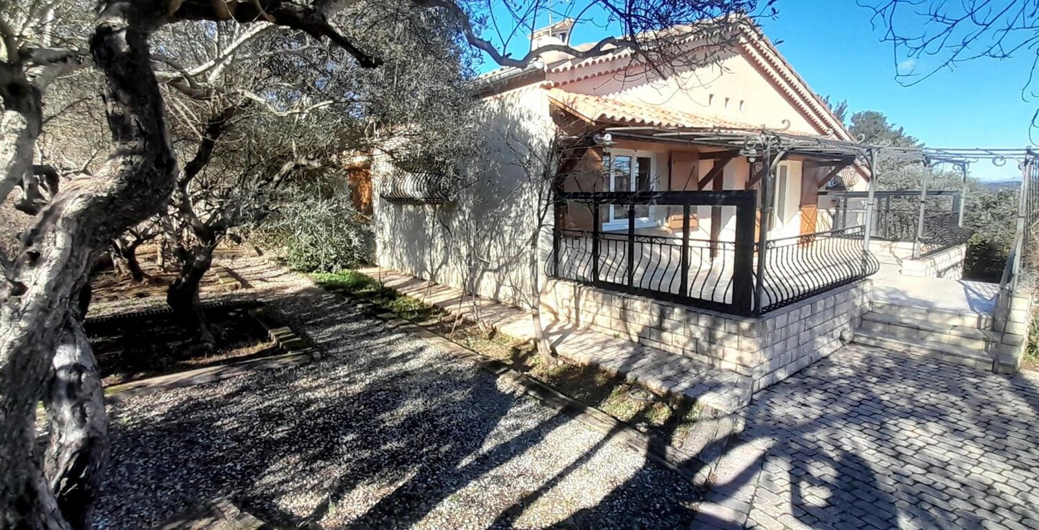 Rare à la vente maison plain pied proche tous commerce au calme — photo 1