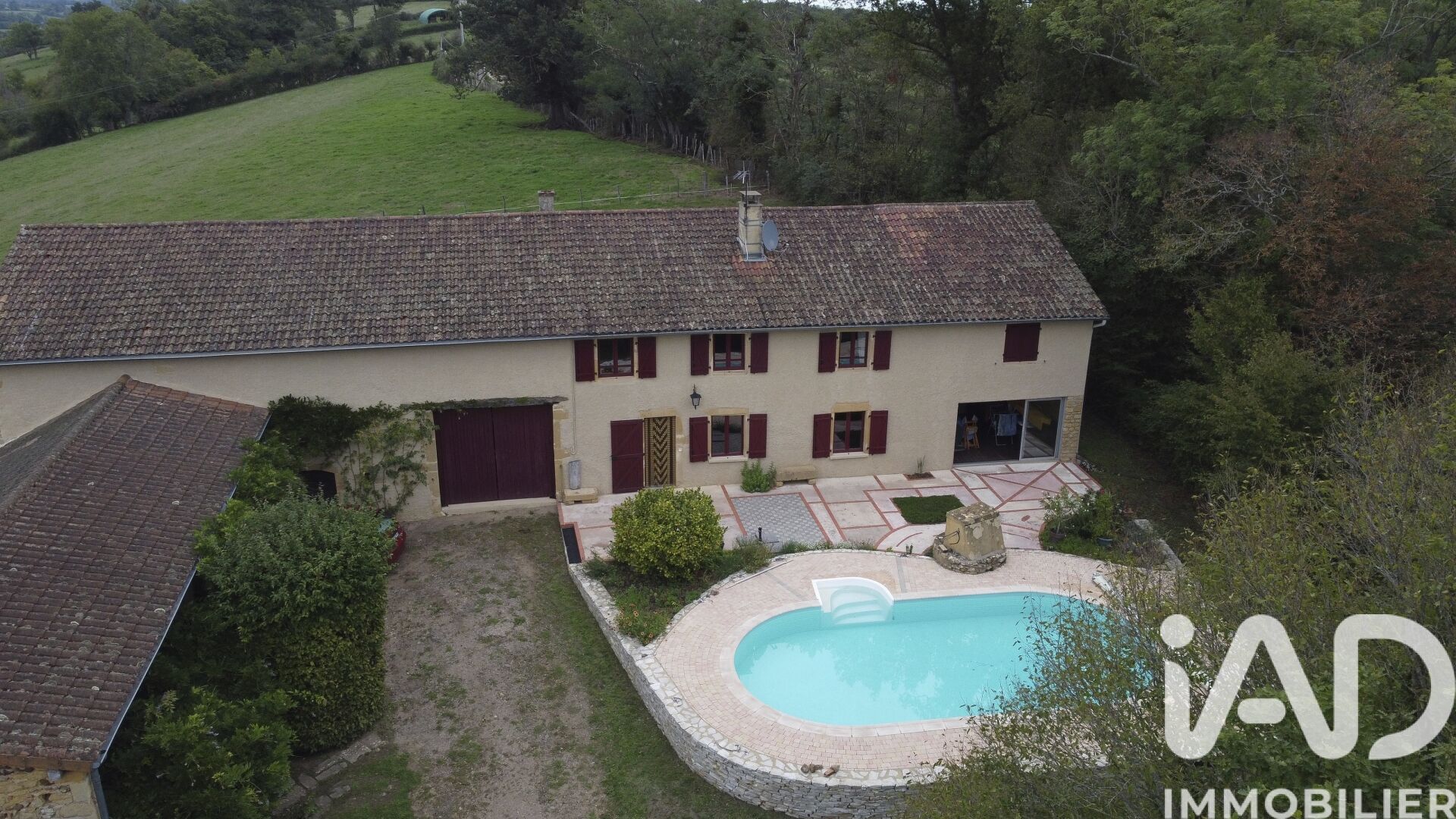 St-Bonnet-De-Cray - 241m² - 9p. - 4ch.