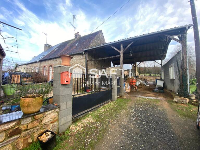 Maison en pierre, 42 m² au sol, terrain 6740 m², Domfront en Poiraie — photo 1