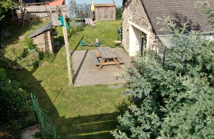 MAISON EN PIERRE PLAIN-PIED 4 CHAMBRES + BUREAU + DEPENDANCES + JARDIN — photo 3