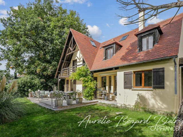 Maison familiale lumineuse à proximité du centre-ville — photo du bien