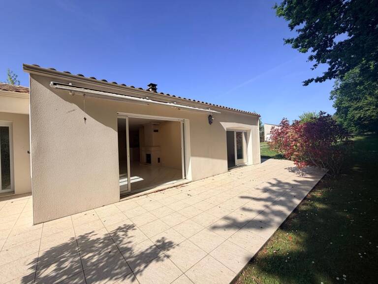 Maison lumineuse avec patio et environnement verdoyant — photo 1