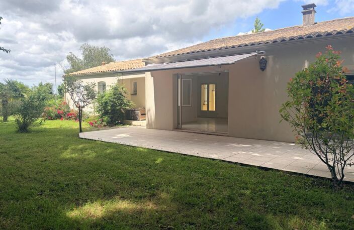 Maison lumineuse avec patio et environnement verdoyant — photo 2