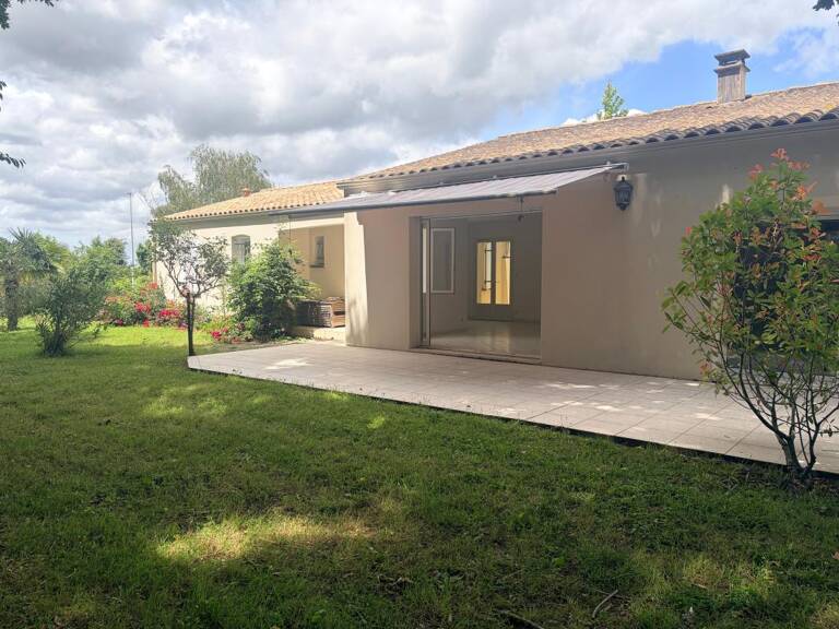 Maison lumineuse avec patio et environnement verdoyant — photo 1