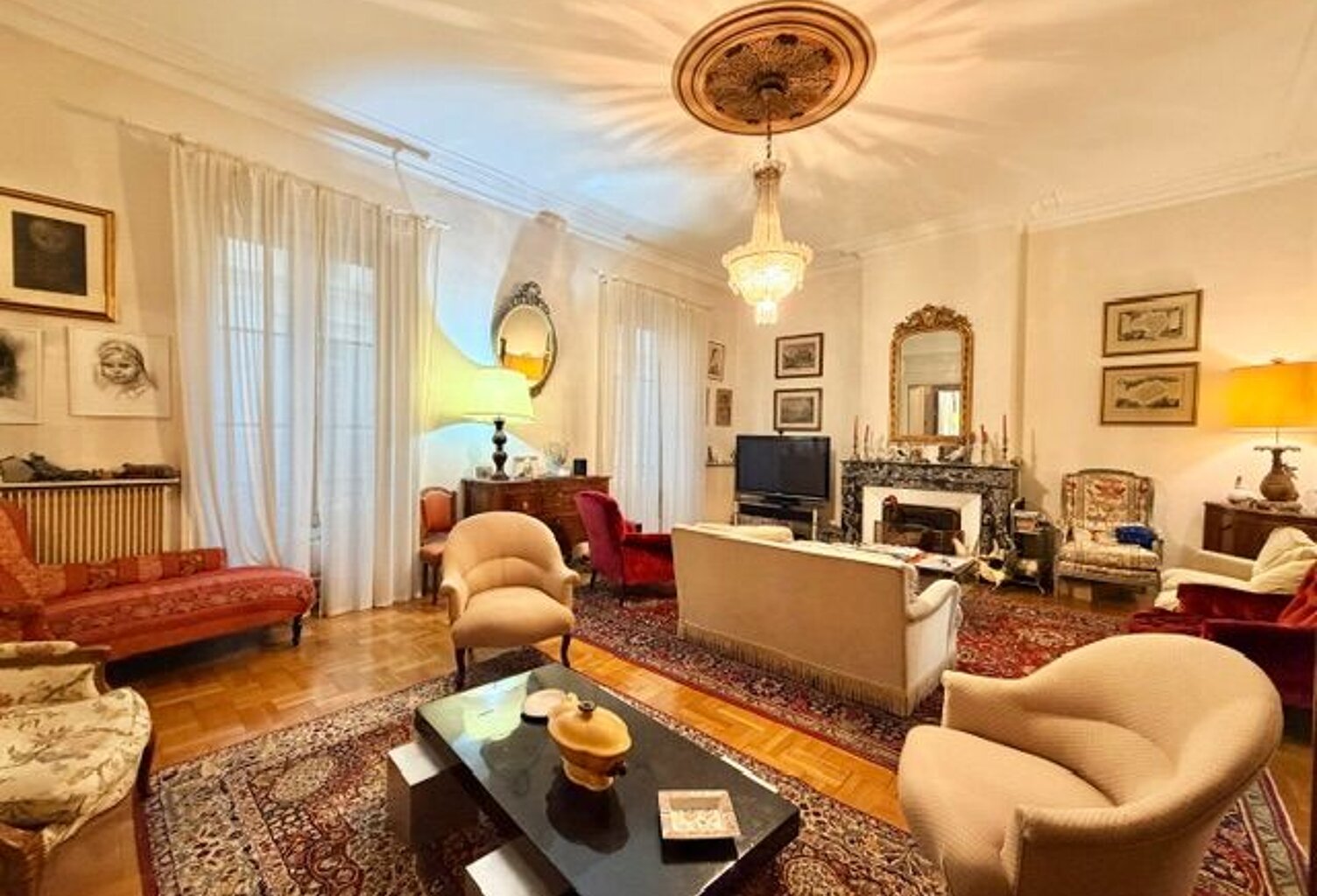 NÎMES ARÈNES – PRESTIGIEUX APPARTEMENT HAUSSMANNIEN DE 195 M² – POTENTIEL & GARAGES — photo 1