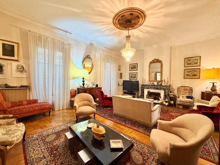 NÎMES ARÈNES – PRESTIGIEUX APPARTEMENT HAUSSMANNIEN DE 195 M² – POTENTIEL & GARAGES — photo 1