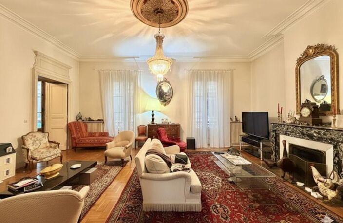NÎMES ARÈNES – PRESTIGIEUX APPARTEMENT HAUSSMANNIEN DE 195 M² – POTENTIEL & GARAGES — photo 2