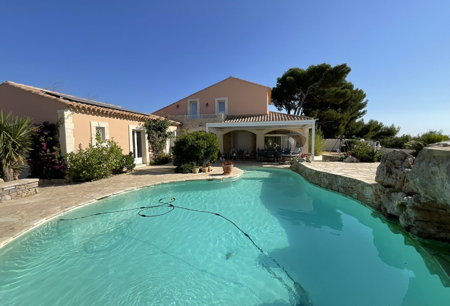 Villa — photo 1