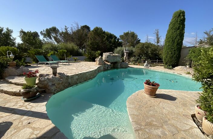 Villa — photo 2