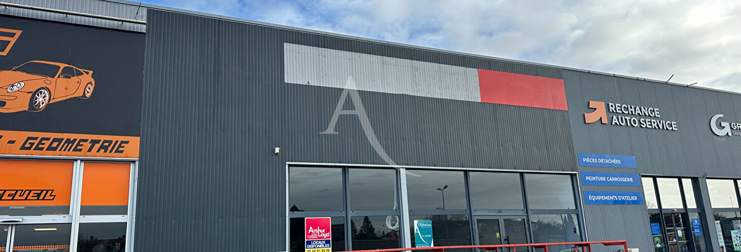 Commerce  363 m² à louer à Tonnay-Charente (17430)