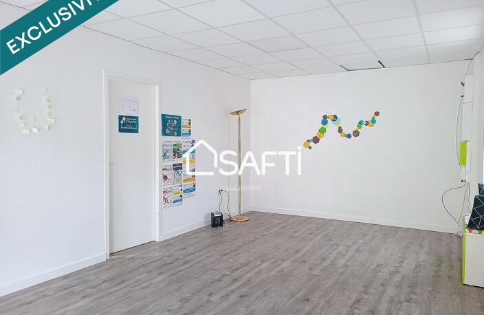 St Laurent du Pont, Local d'activités professionnelles de 90m² plein centre. — photo 2