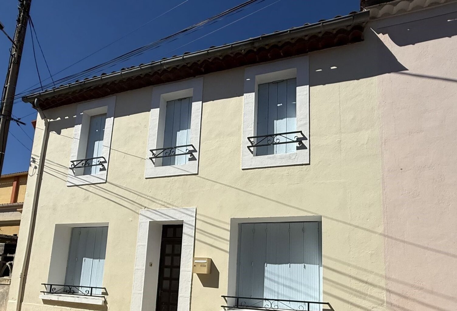 Maison avec cour — photo 1